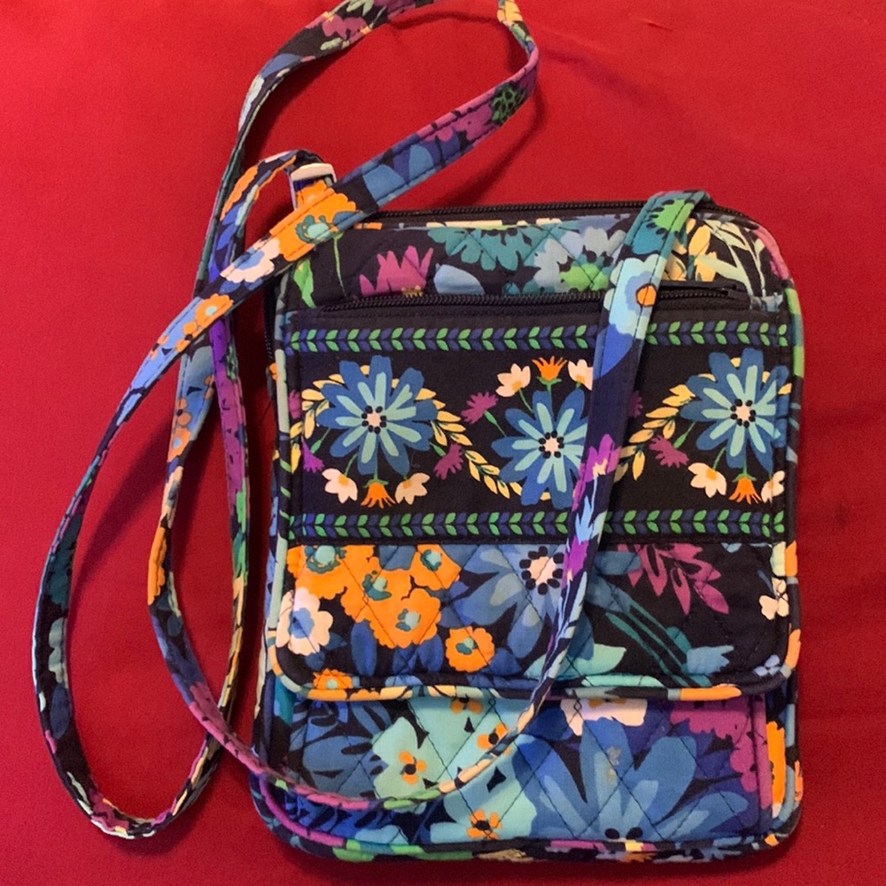 Medium Vera Bradley crossbody purse